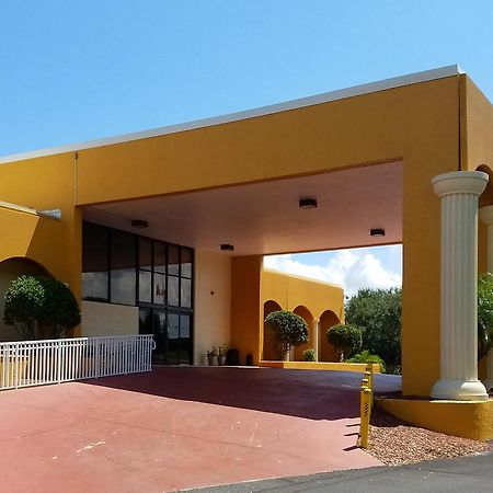 Days Inn & Suites By Wyndham Clermont Exterior photo