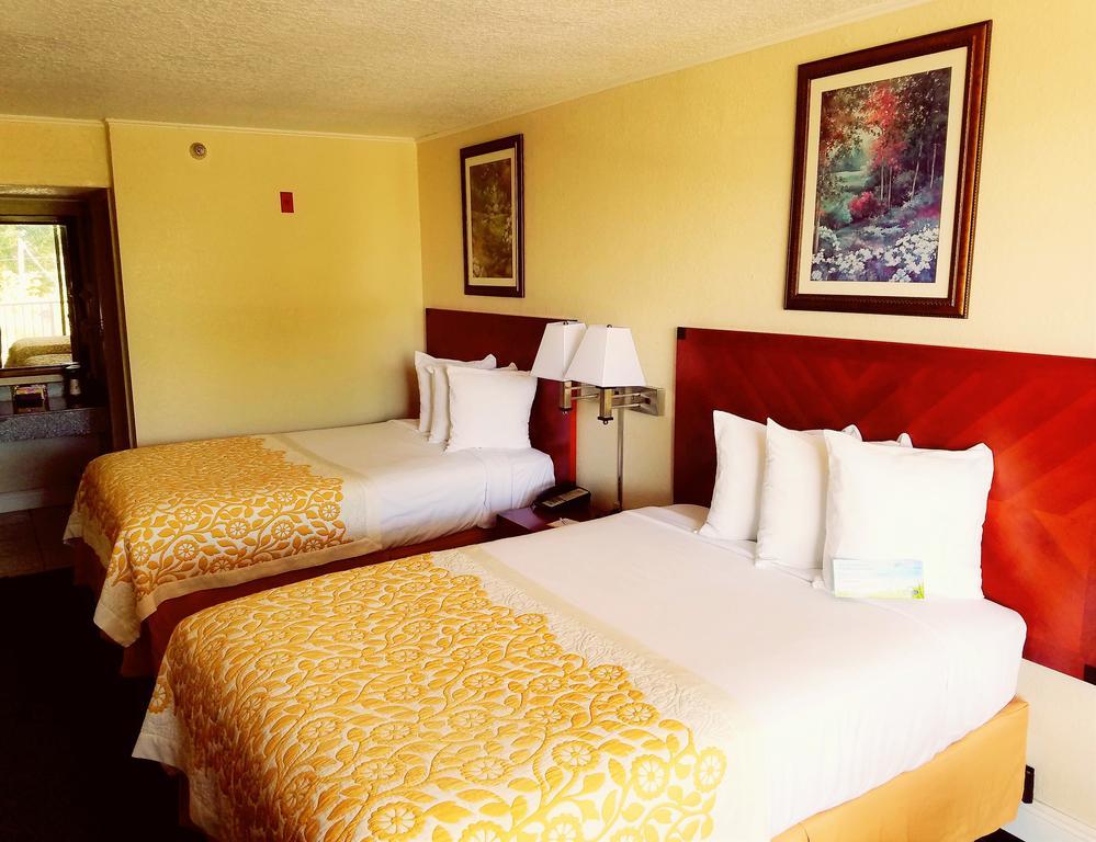 Days Inn & Suites By Wyndham Clermont Exterior photo