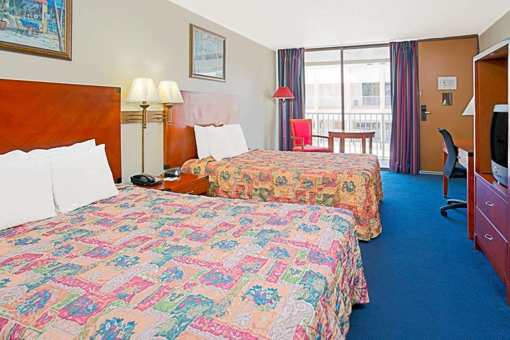 Days Inn & Suites By Wyndham Clermont Room photo