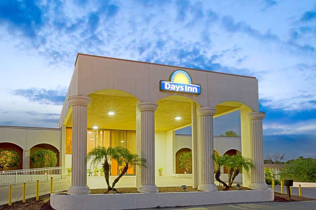 Days Inn & Suites By Wyndham Clermont Exterior photo