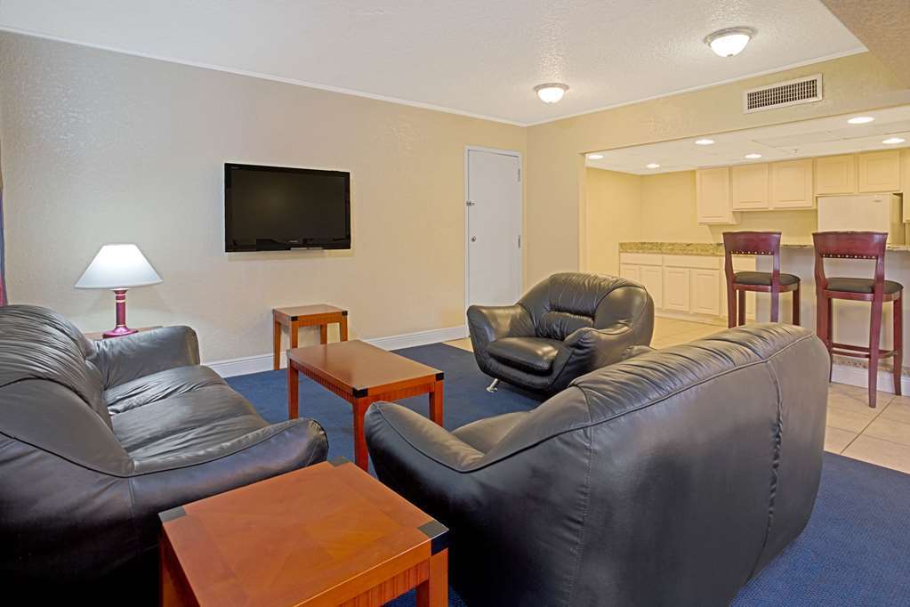 Days Inn & Suites By Wyndham Clermont Room photo