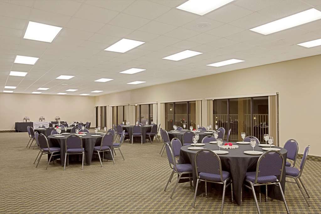 Days Inn & Suites By Wyndham Clermont Facilities photo