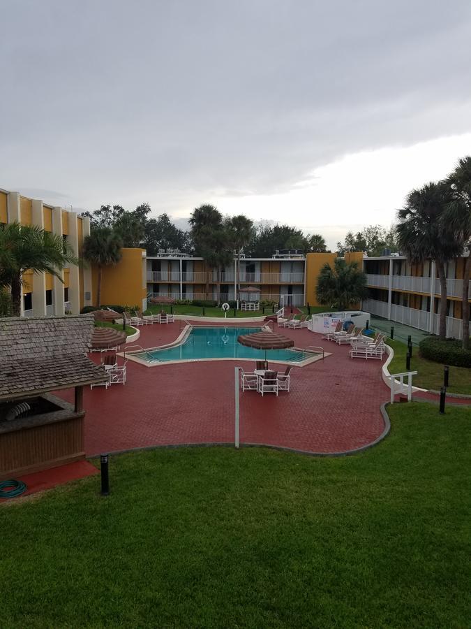 Days Inn & Suites By Wyndham Clermont Exterior photo