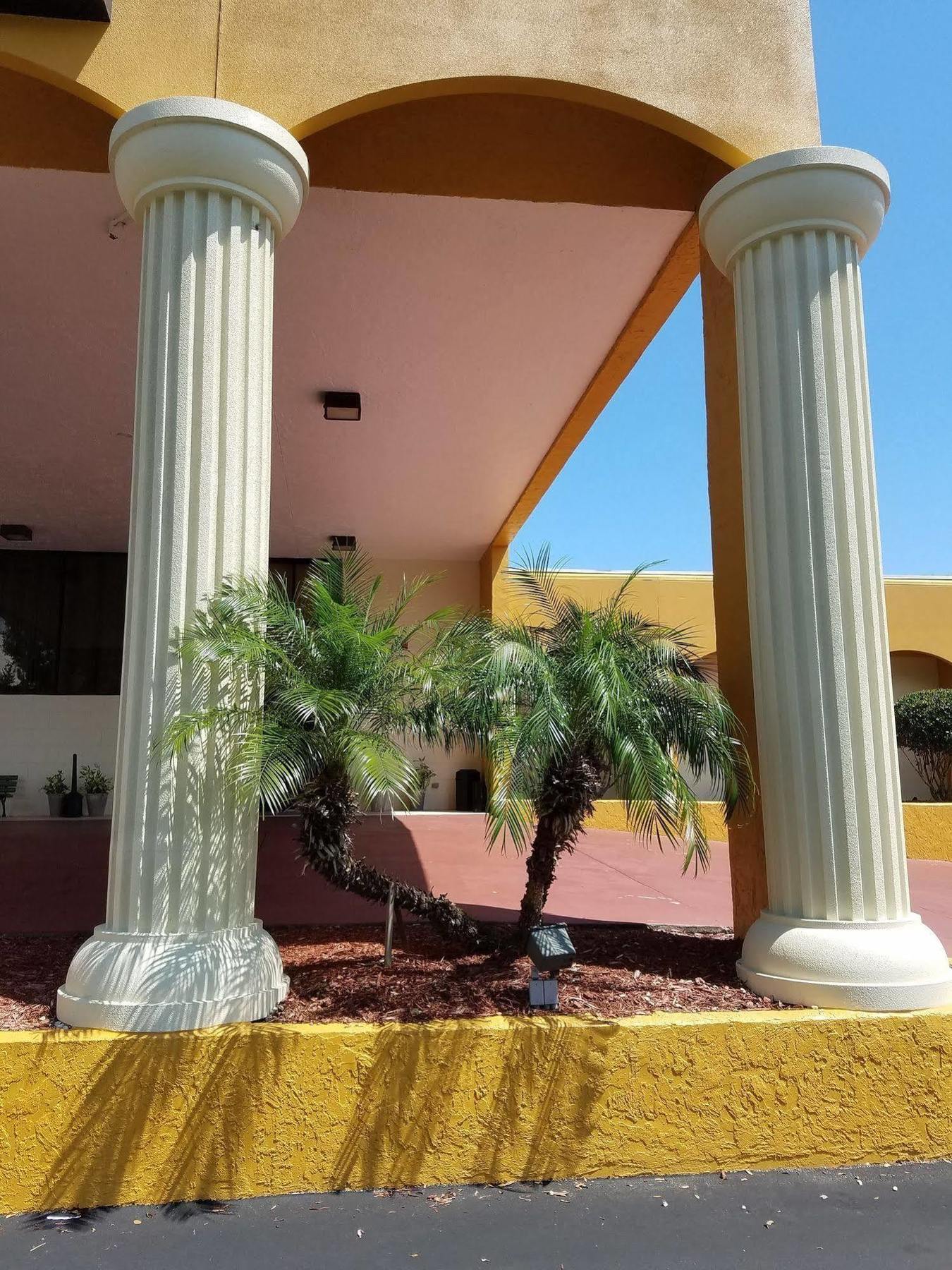 Days Inn & Suites By Wyndham Clermont Exterior photo