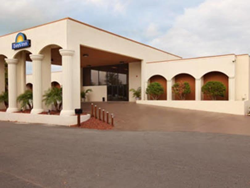Days Inn & Suites By Wyndham Clermont Exterior photo