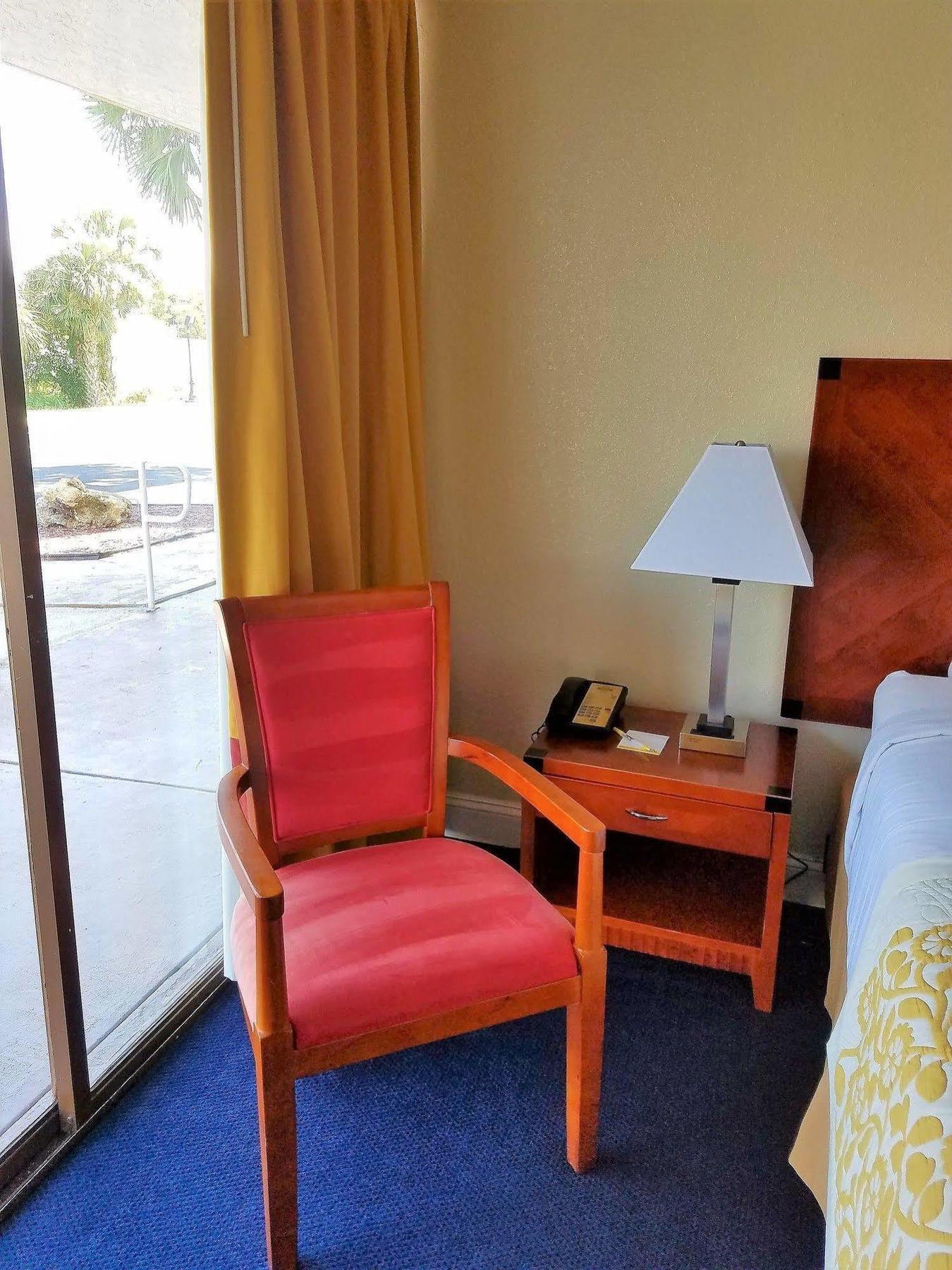 Days Inn & Suites By Wyndham Clermont Exterior photo