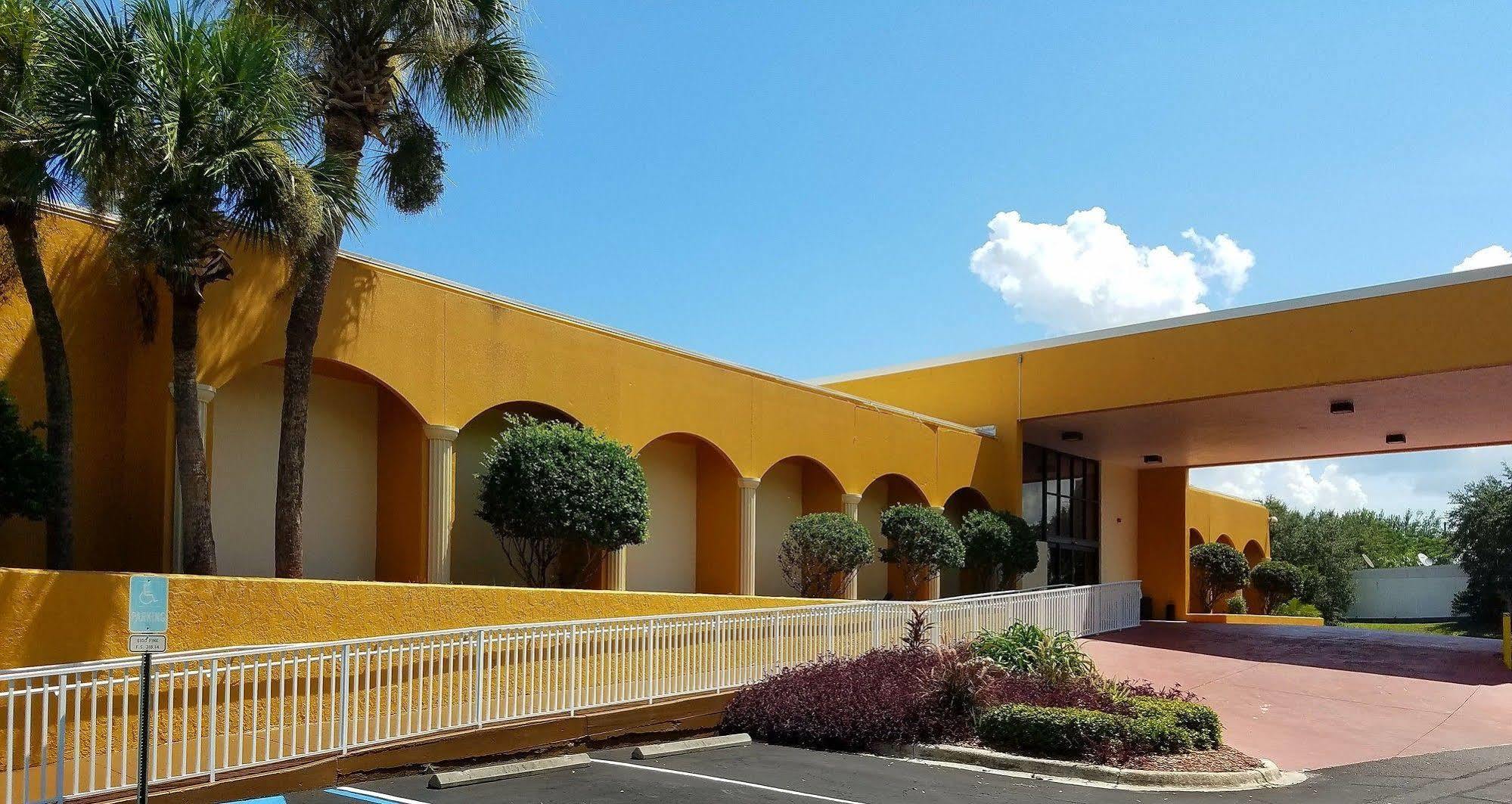 Days Inn & Suites By Wyndham Clermont Exterior photo