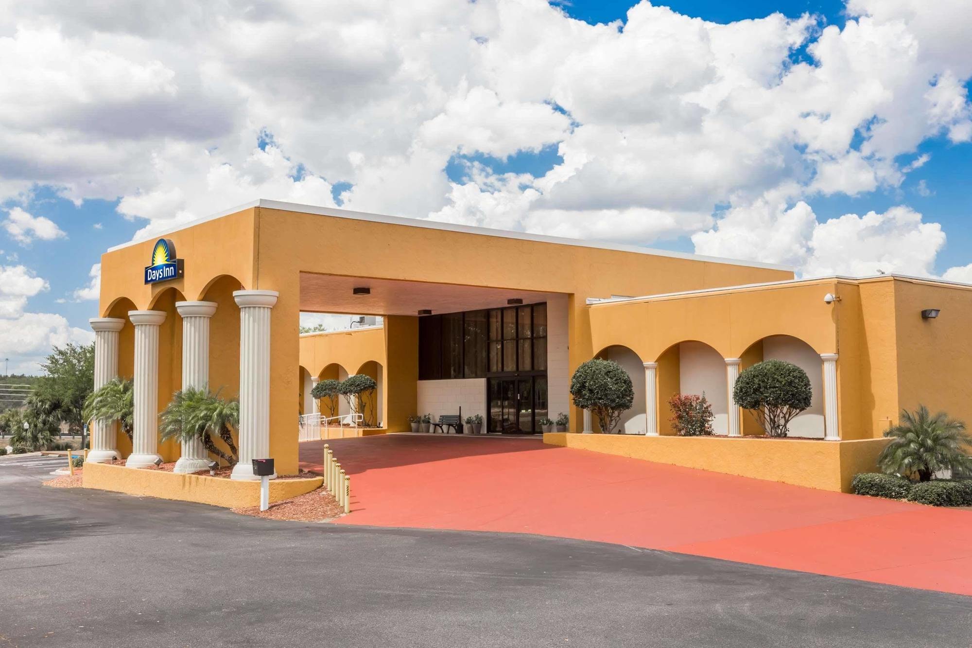 Days Inn & Suites By Wyndham Clermont Exterior photo