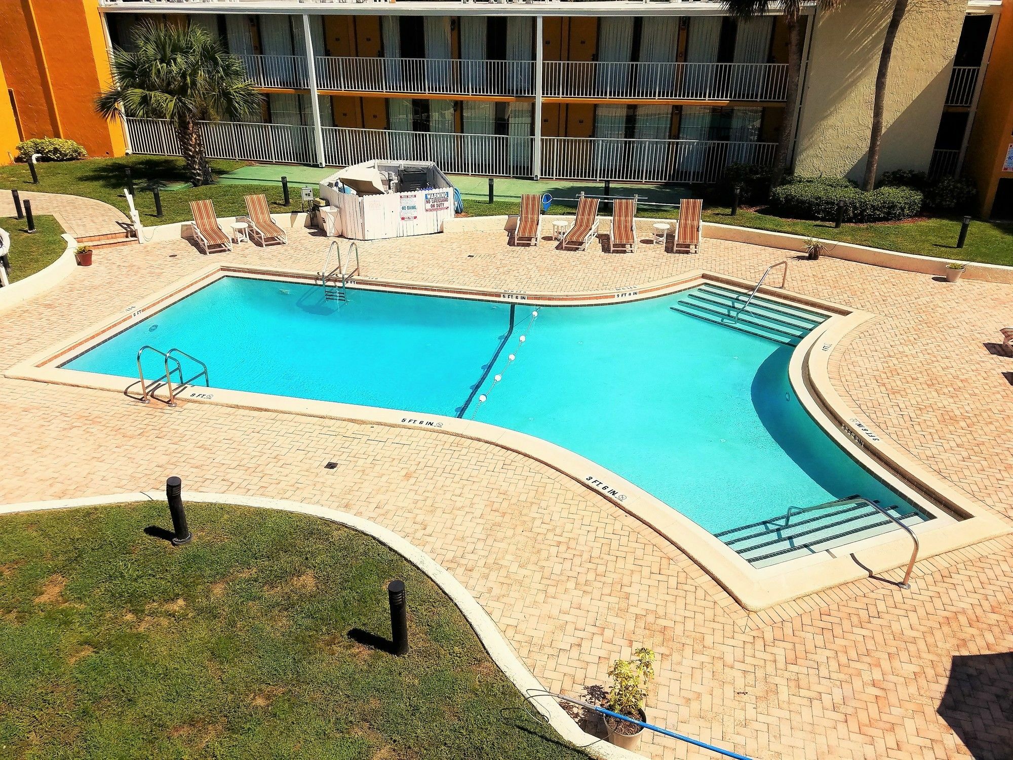 Days Inn & Suites By Wyndham Clermont Exterior photo